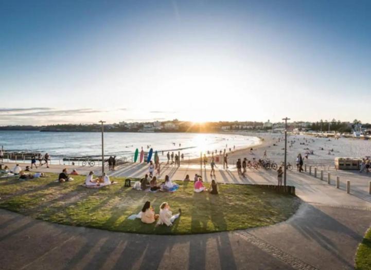 Best Location At Bondi Beach, On The Beach! Apartment Sydney Bagian luar foto